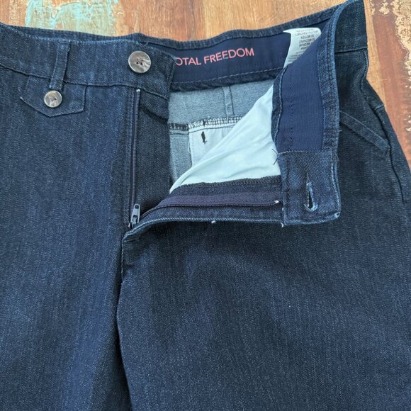 Lee Total Freedom‎ Dark Denim Stretchy Shorts Size 10 - Picture 2 of 6